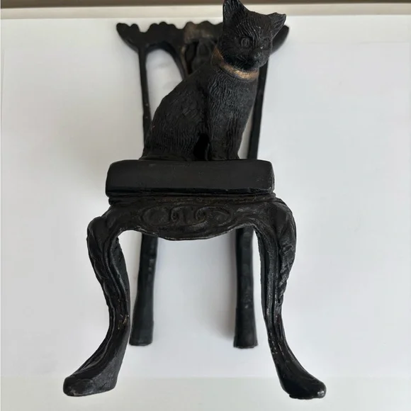 Vintage Black Cast Iron Cat on Chair Figurine. 8 1/4'' heavy 3LB 11.2 OZ